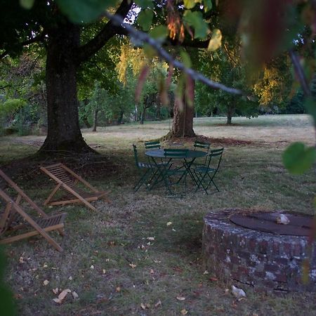 La Petite Maison Dans La Prairie Mézilles Exterior foto