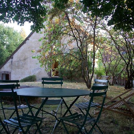 La Petite Maison Dans La Prairie Mézilles Exterior foto