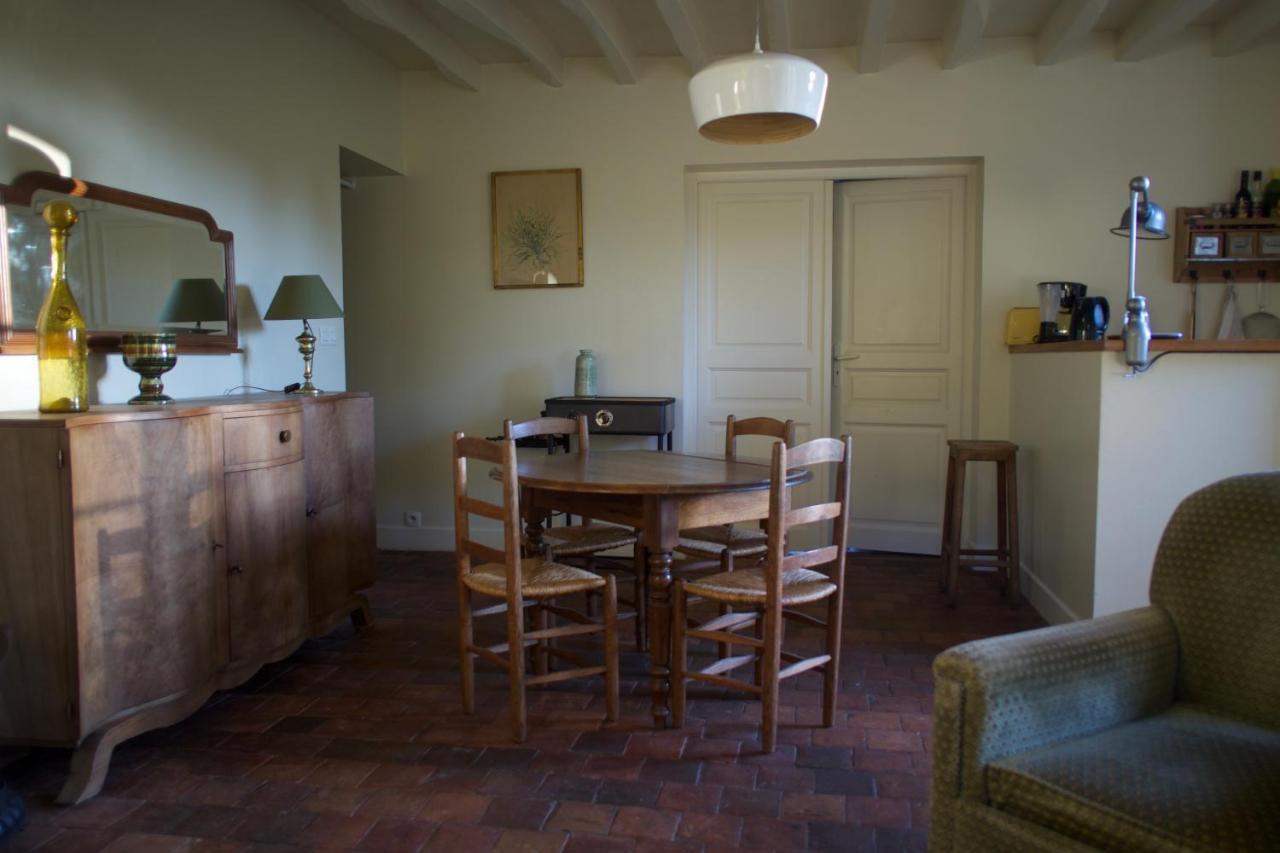 La Petite Maison Dans La Prairie Mézilles Exterior foto